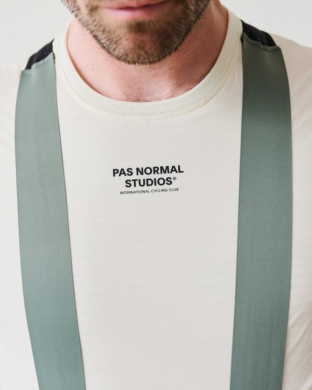 Essential_AW23_Men_1271_1080x.